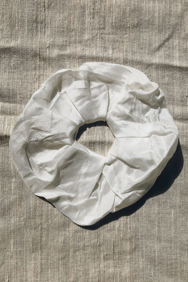 Sustainable Silk Ivory Scrunchie - LOOMES